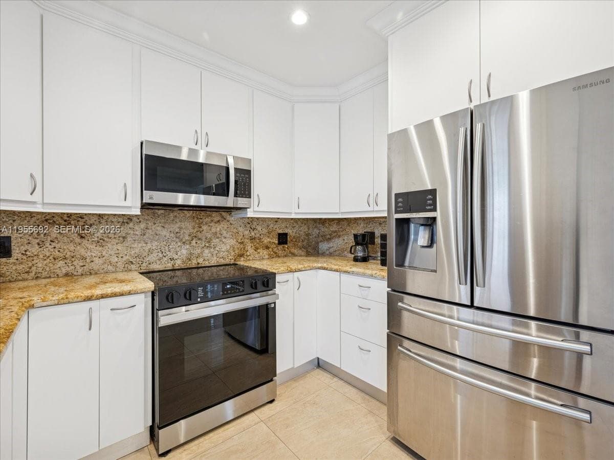 6891 SW 26th Ter, Miami FL 33155 — 8