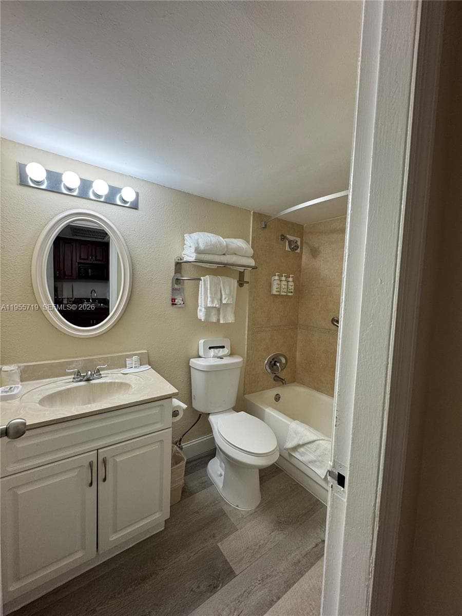 19201 Collins Ave # 1103, Sunny Isles Beach FL 33160 — 2