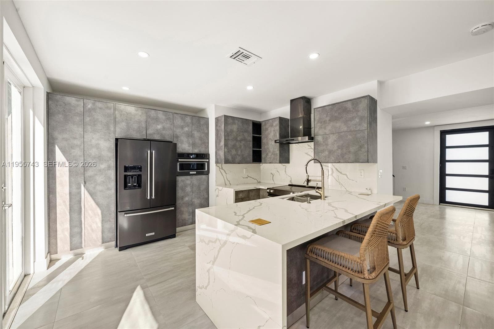 3166 Royal Palm Ave, Miami Beach FL 33140 — 11