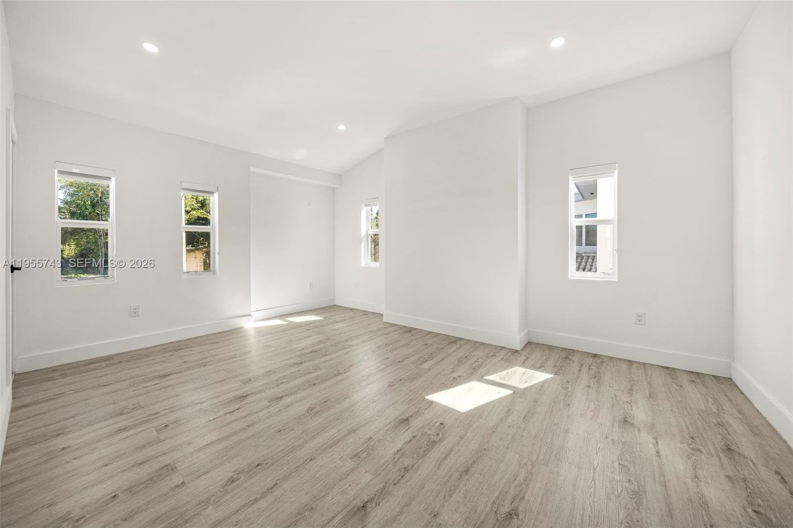 3166 Royal Palm Ave, Miami Beach FL 33140 — 19
