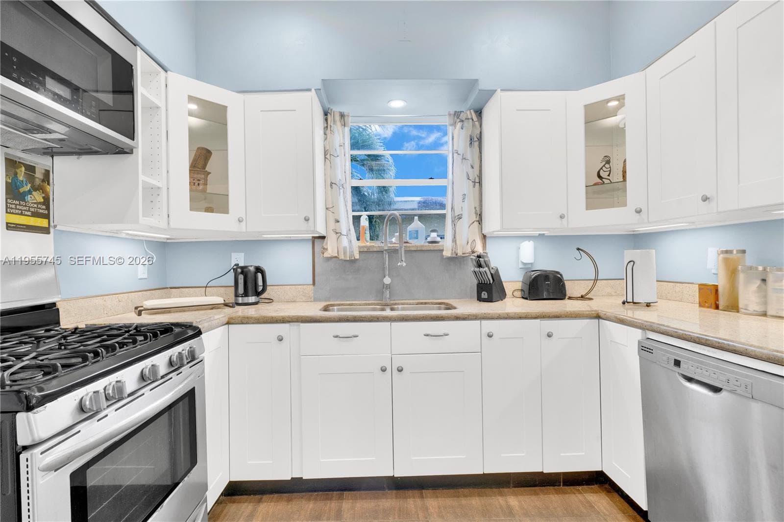 200 S Shore Dr # 12, Miami Beach FL 33141 — 12