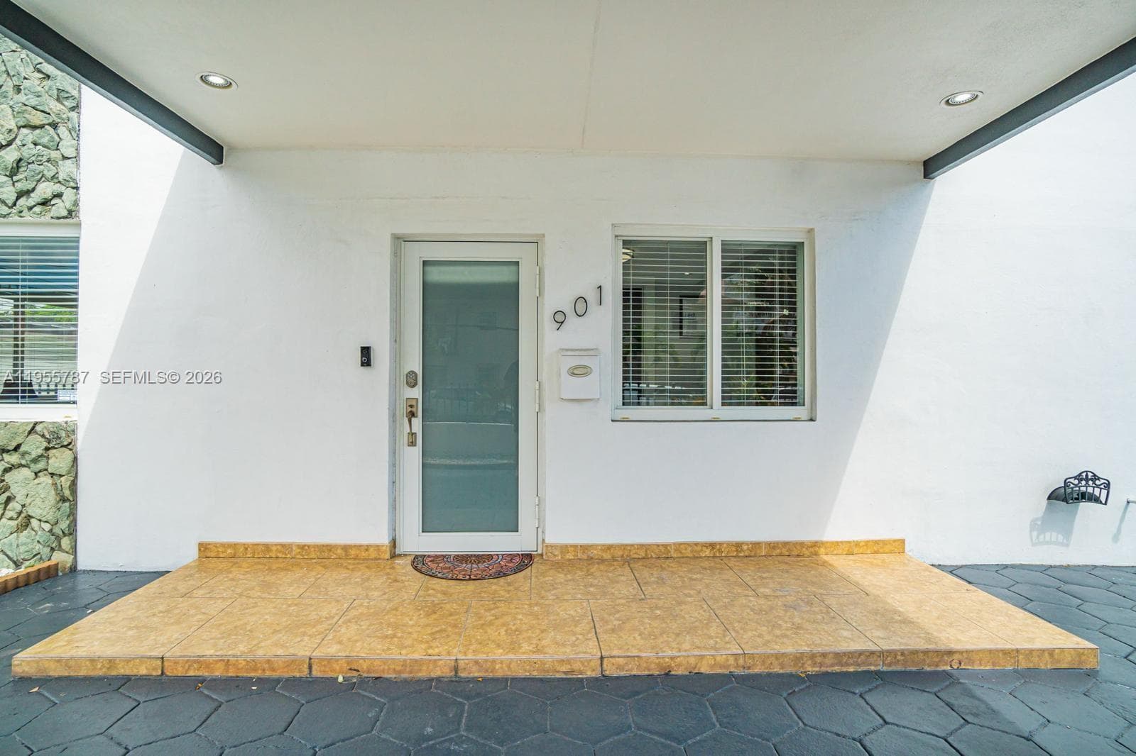 901 NW 22nd Pl, Miami FL 33125 — 3