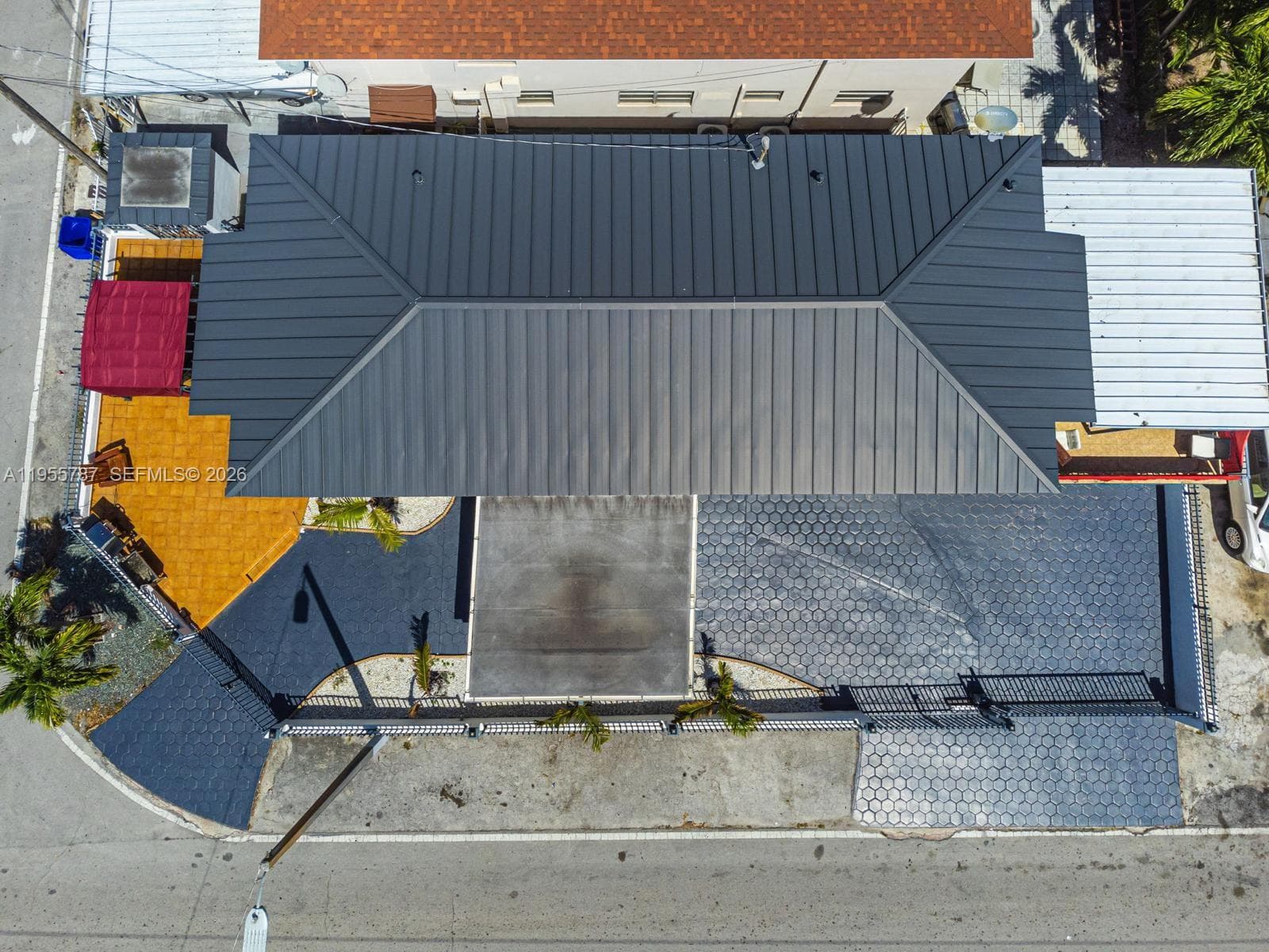 901 NW 22nd Pl, Miami FL 33125 — 32