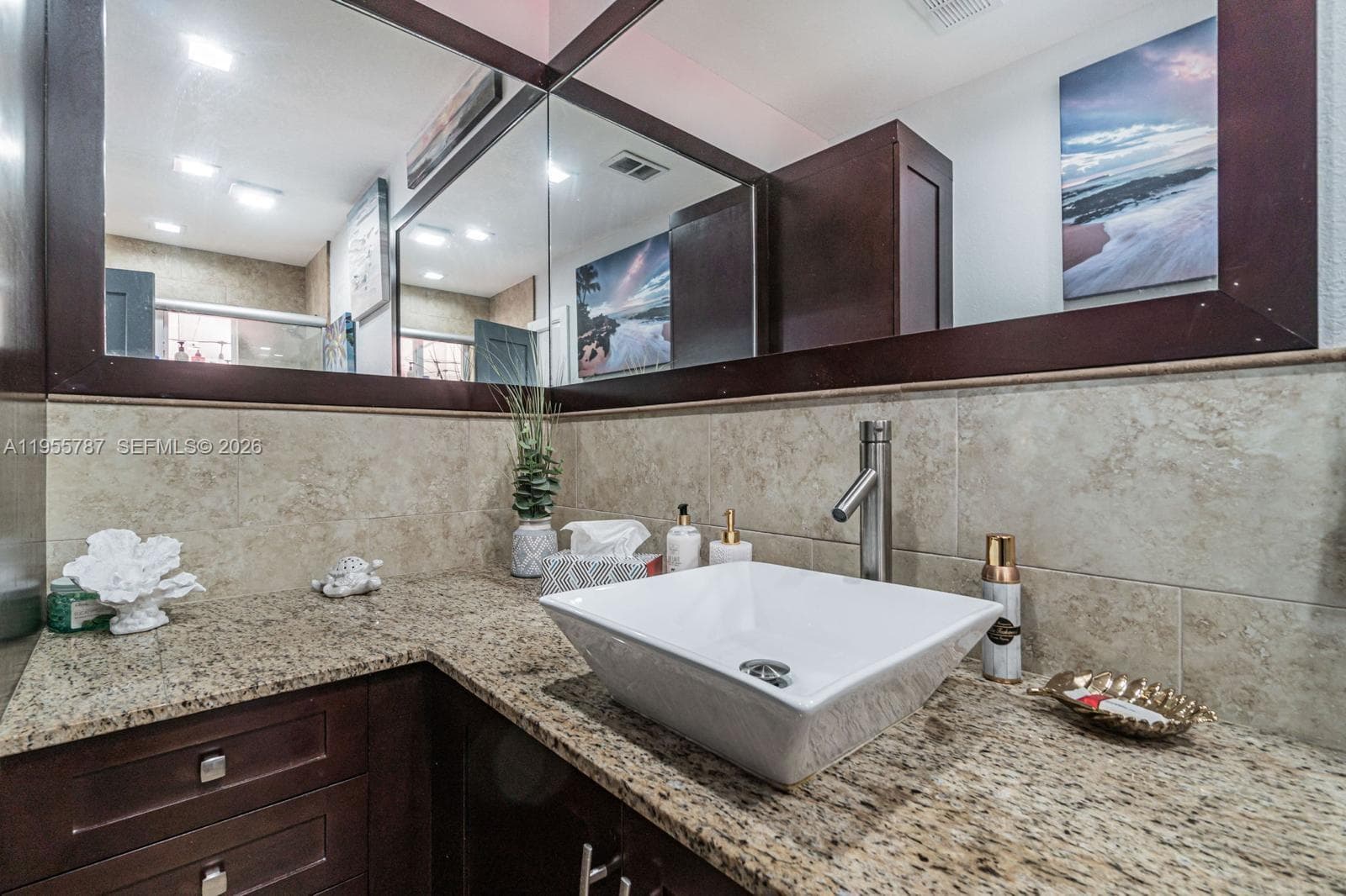 901 NW 22nd Pl, Miami FL 33125 — 25
