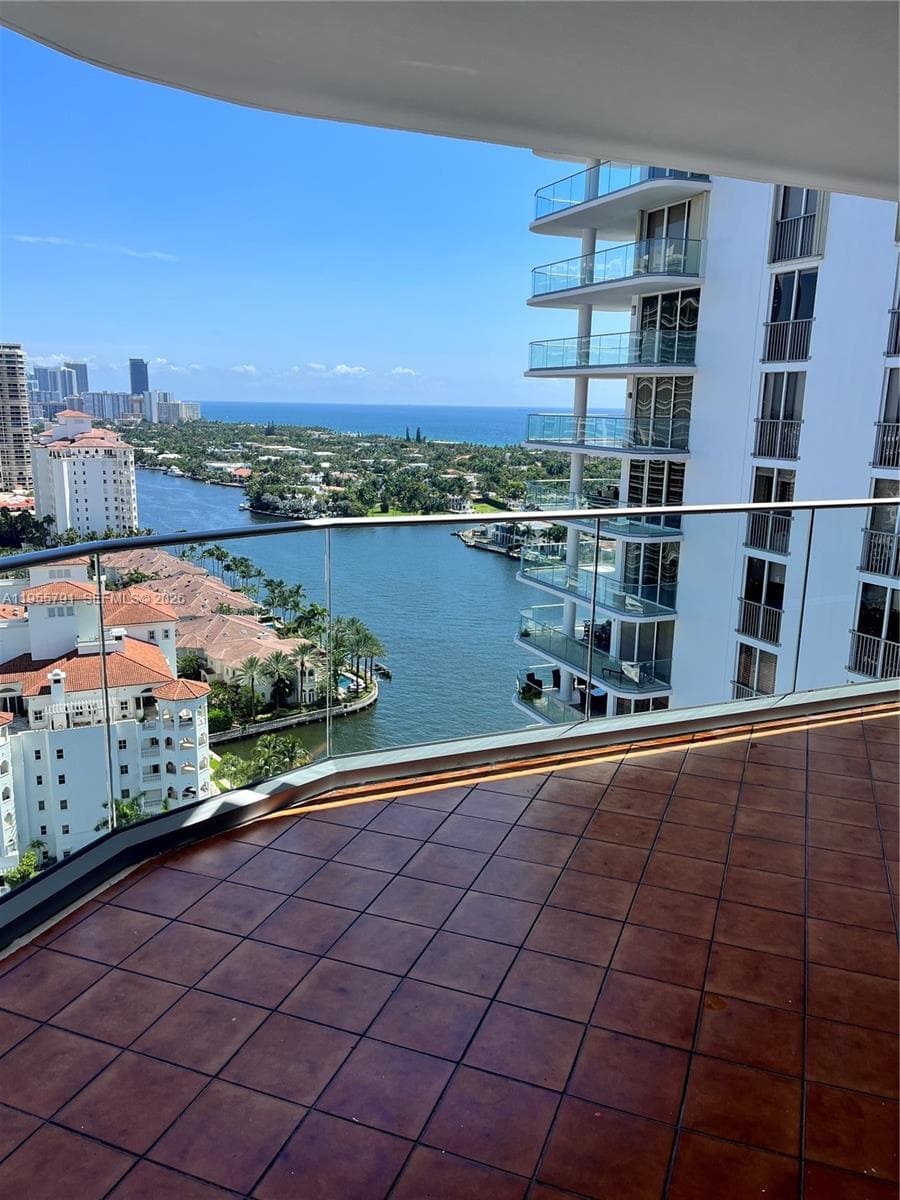 19707 Turnberry Way # 24A, Aventura FL 33180 — 2