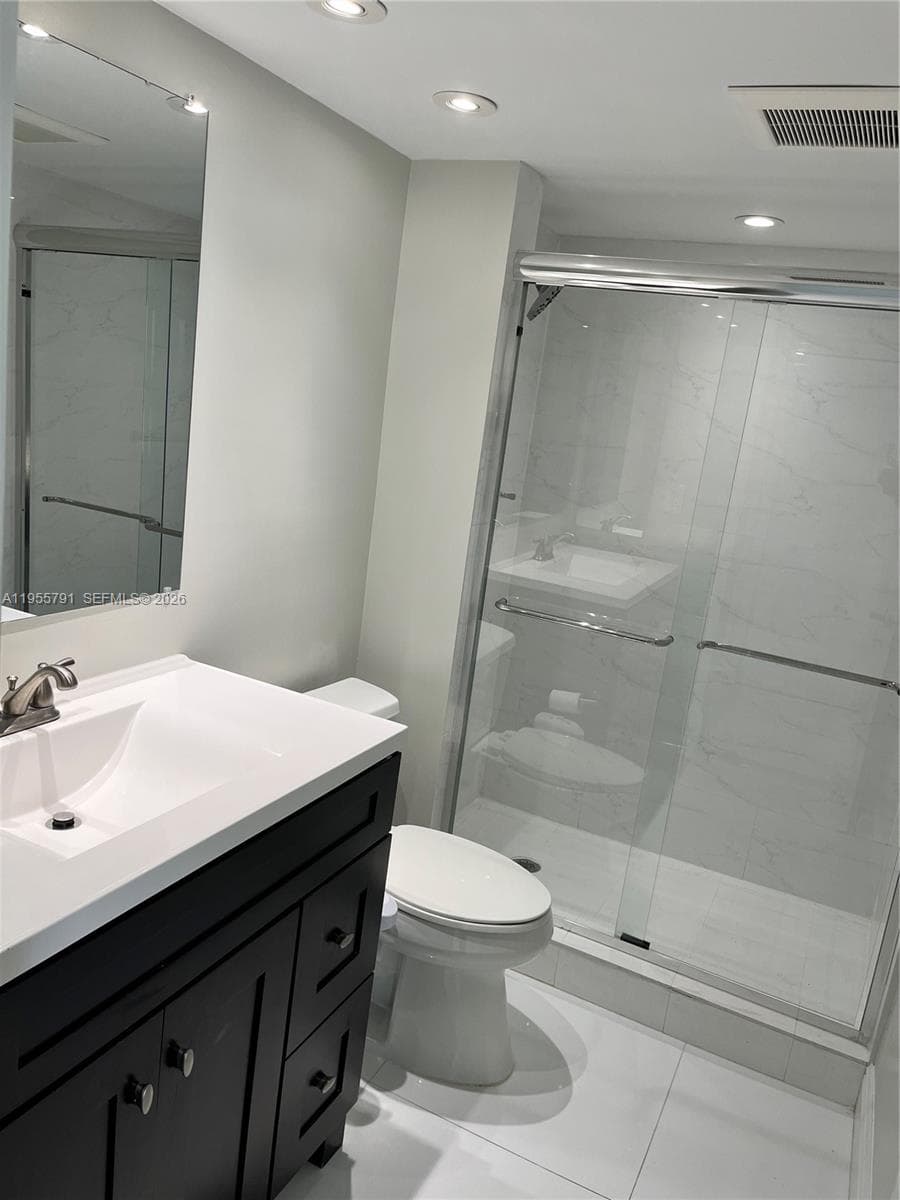 19707 Turnberry Way # 24A, Aventura FL 33180 — 17