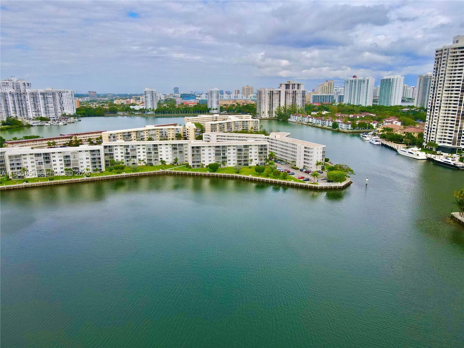 3030 Marcos Dr, Aventura FL 33160 — 42