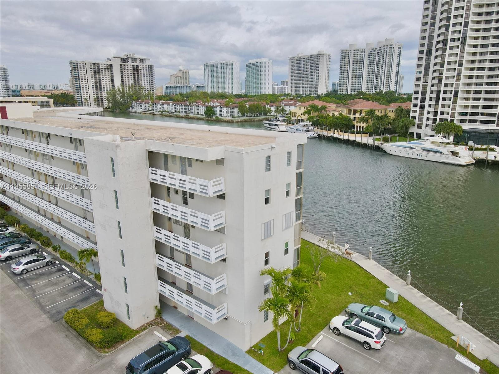 3030 Marcos Dr, Aventura FL 33160 — 43