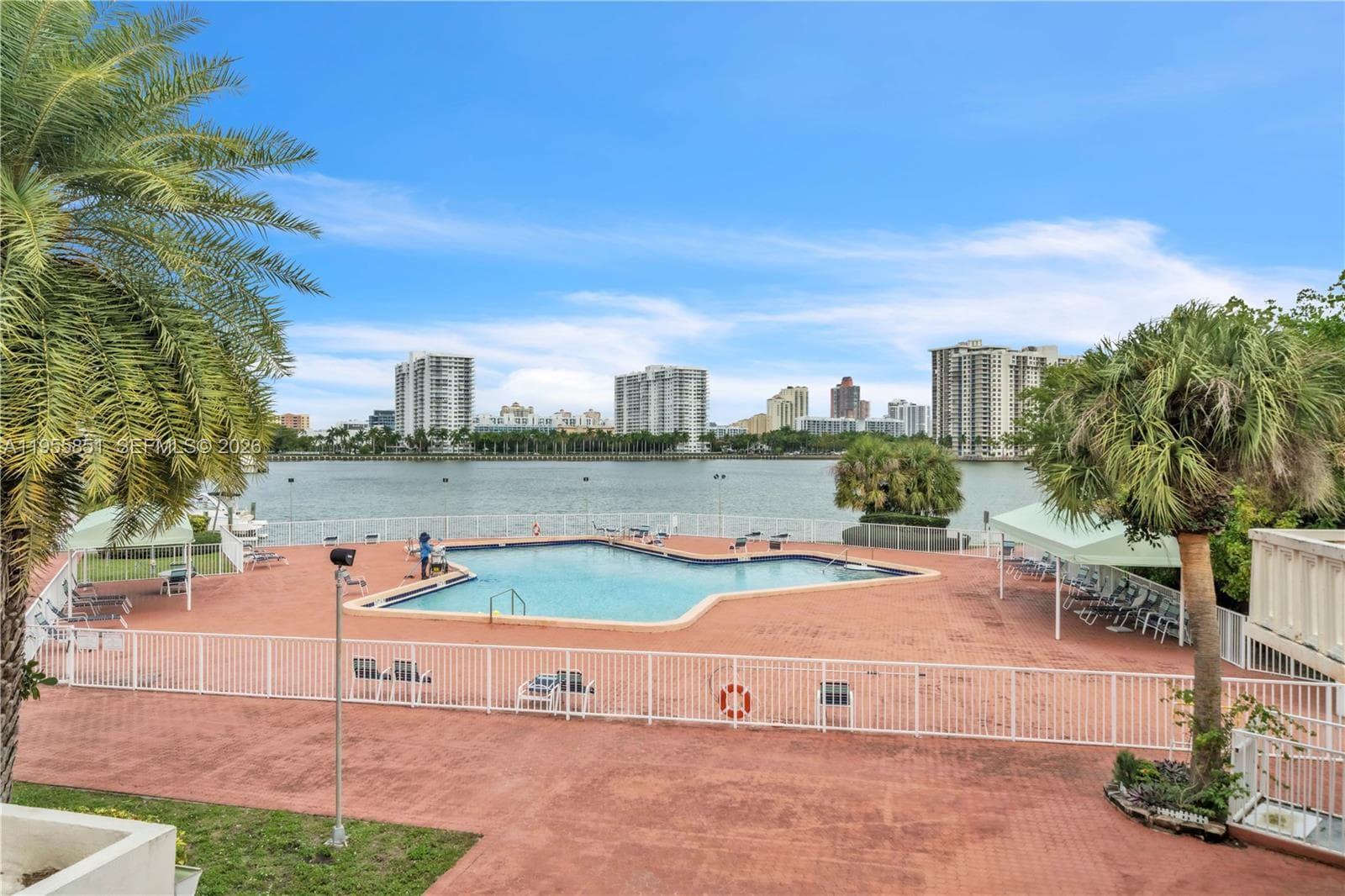 3030 Marcos Dr, Aventura FL 33160 — 32