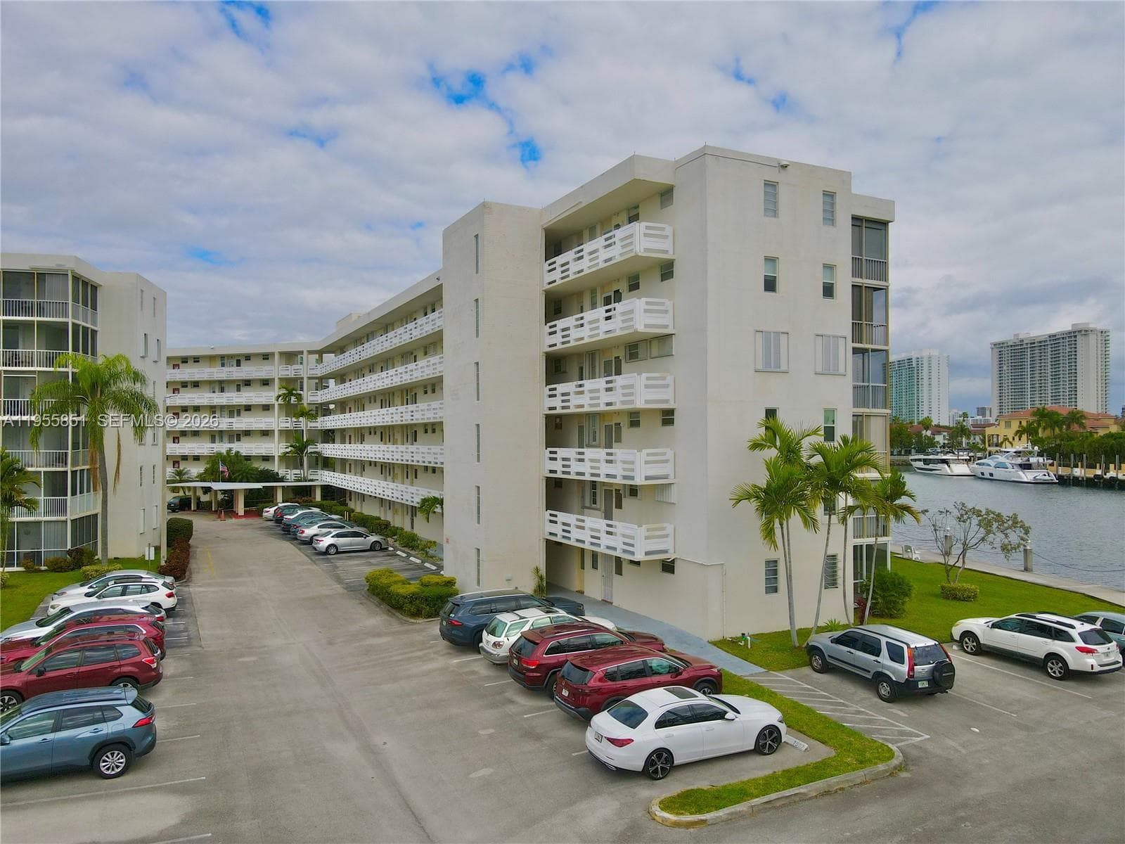 3030 Marcos Dr, Aventura FL 33160 — 44