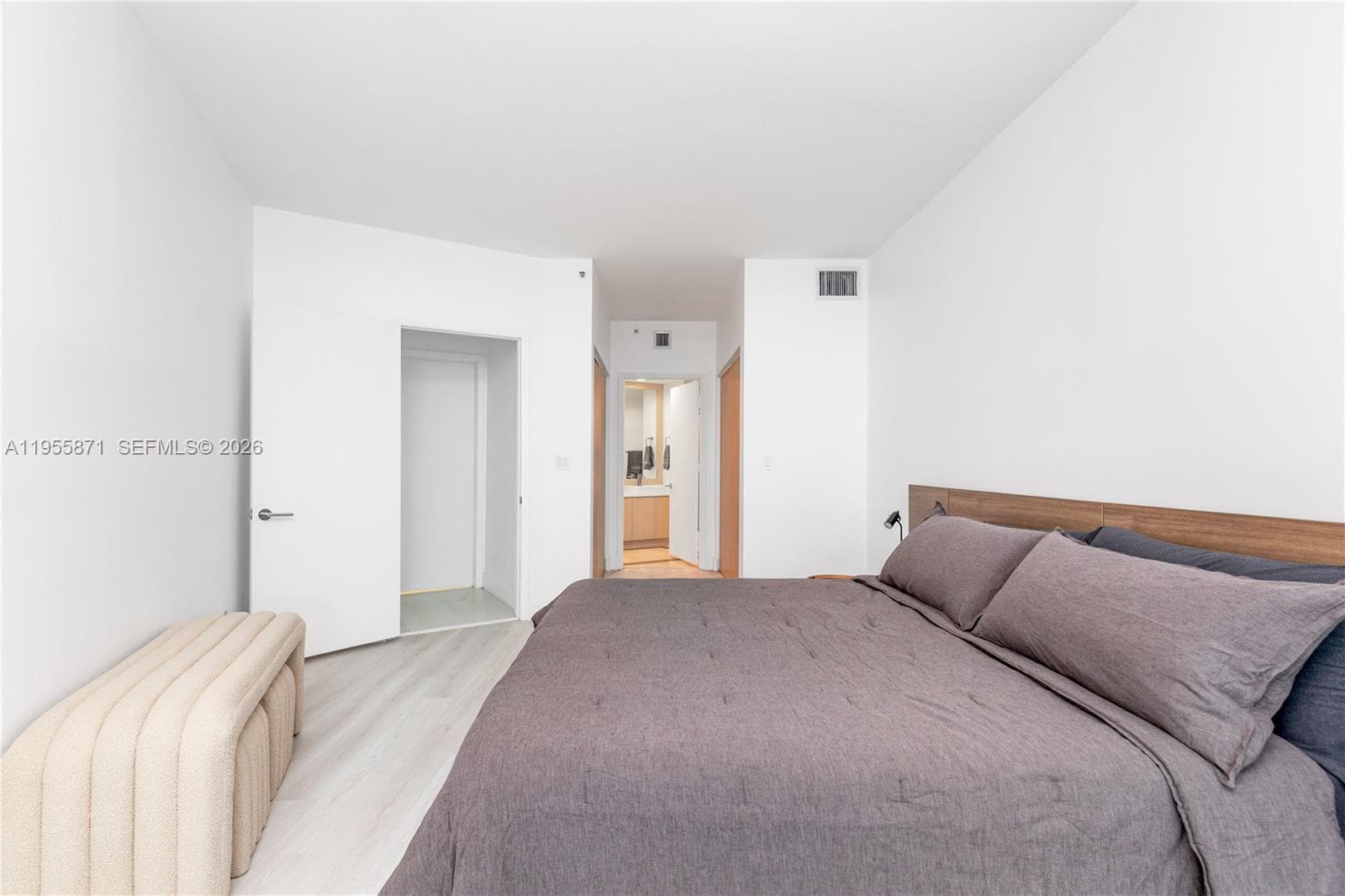 300 S Pointe Dr # 907, Miami Beach FL 33139 — 23