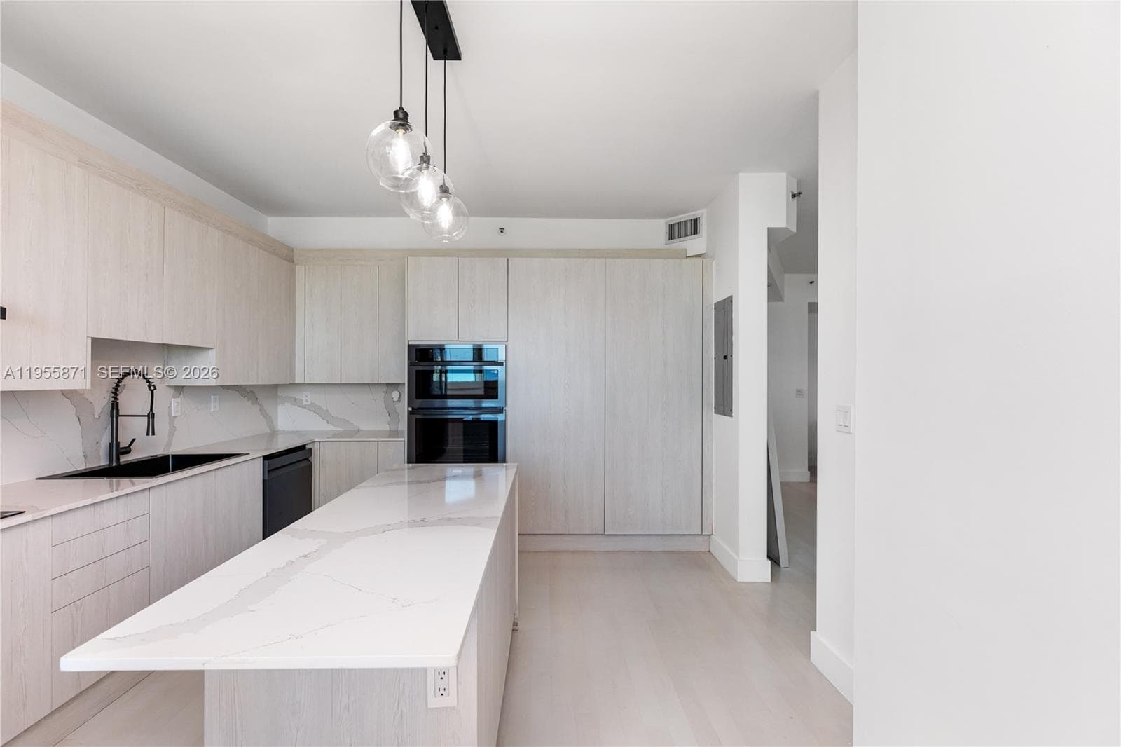 300 S Pointe Dr # 907, Miami Beach FL 33139 — 13