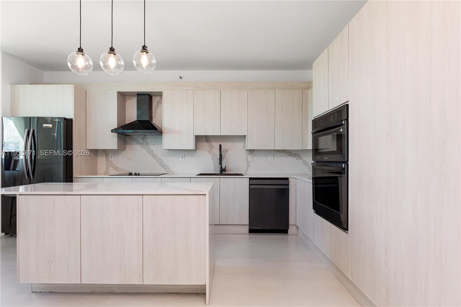 300 S Pointe Dr # 907, Miami Beach FL 33139 — 17