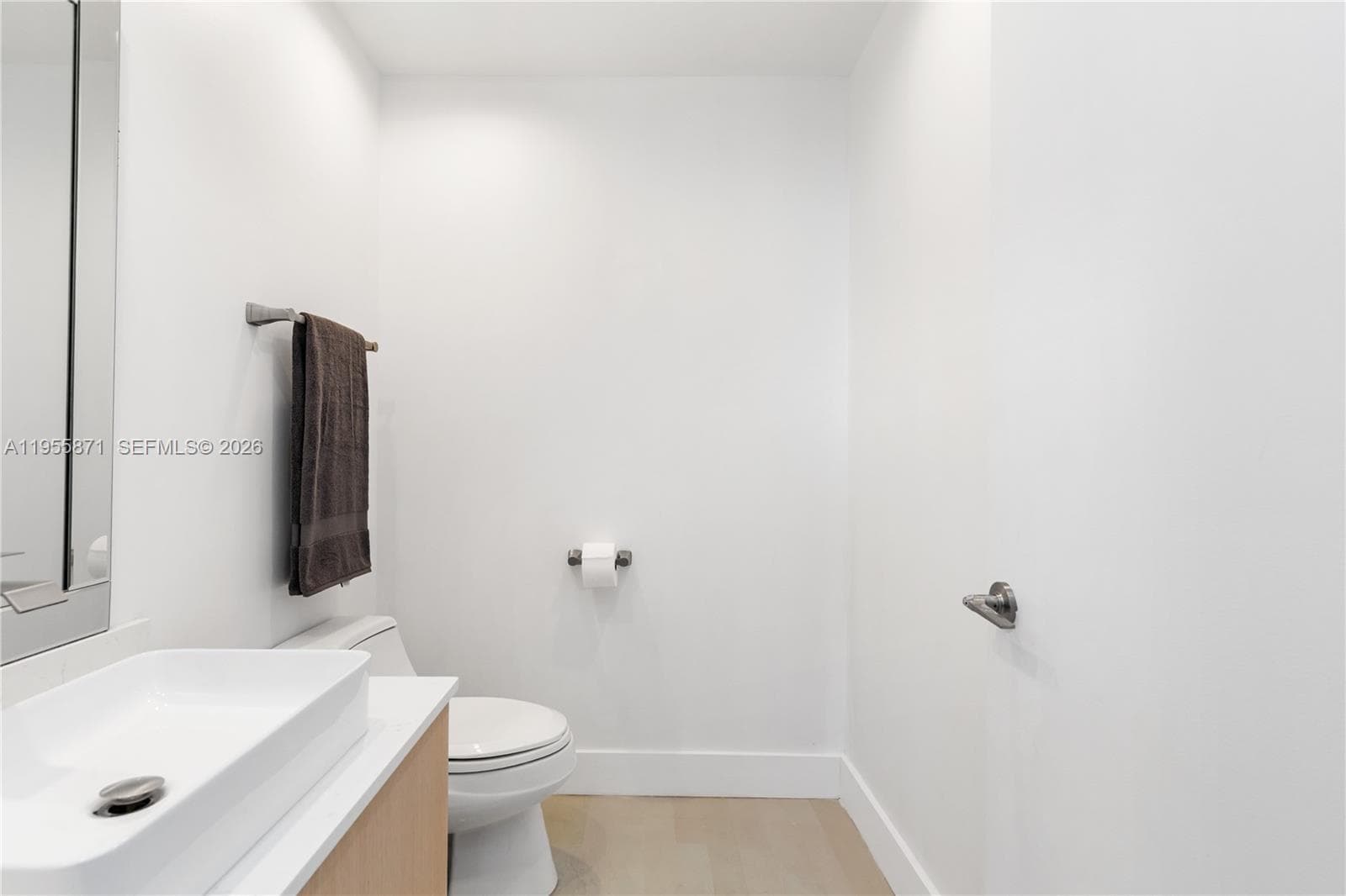 300 S Pointe Dr # 907, Miami Beach FL 33139 — 57