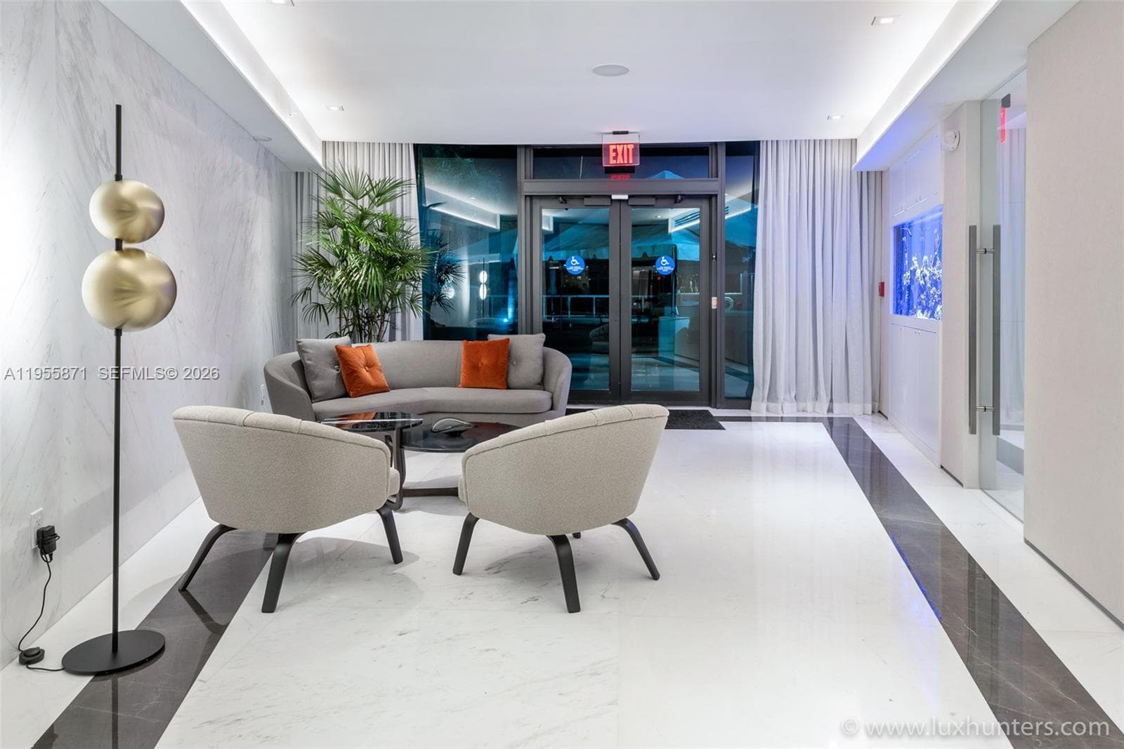 300 S Pointe Dr # 907, Miami Beach FL 33139 — 77