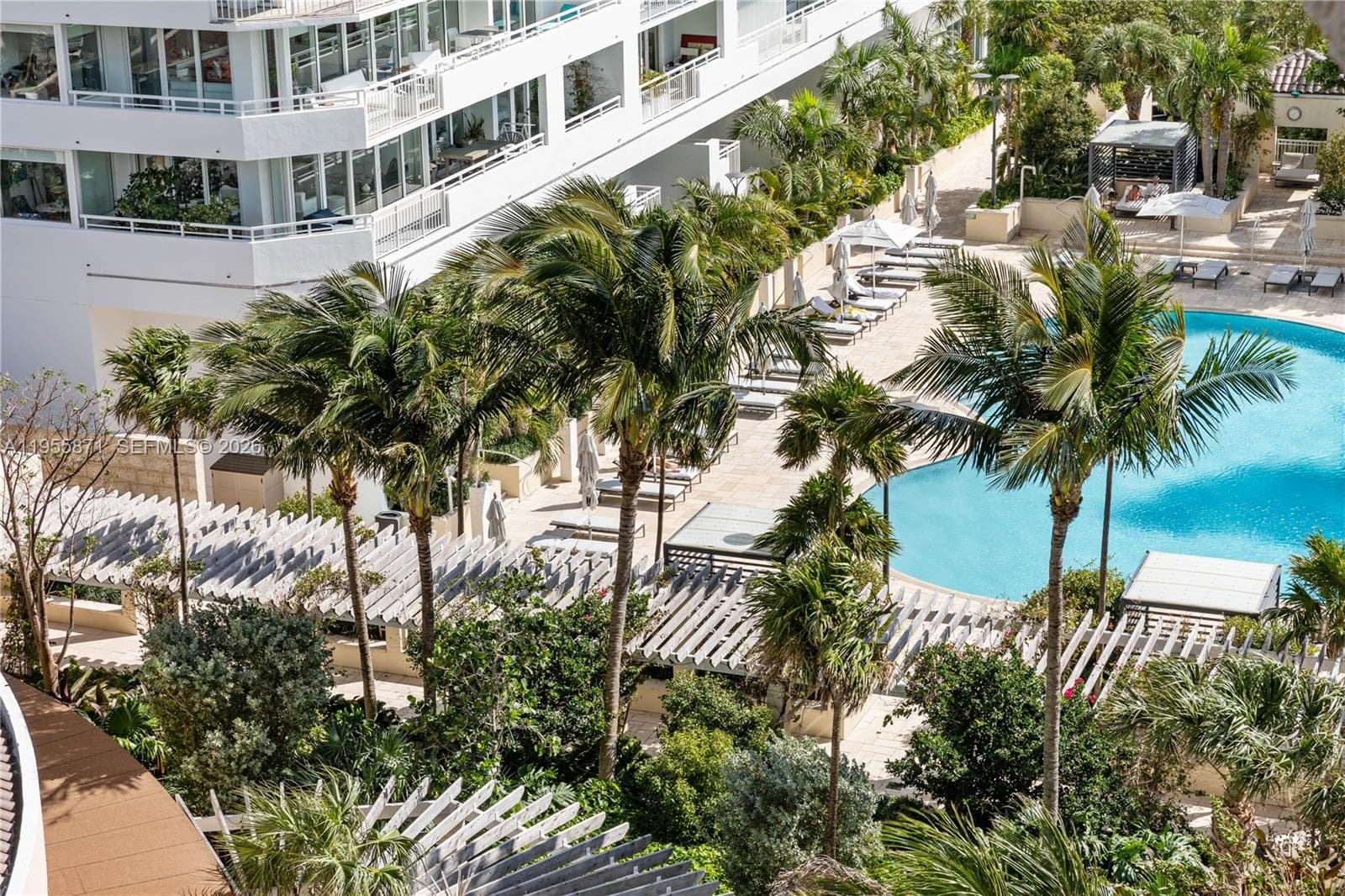 300 S Pointe Dr # 907, Miami Beach FL 33139 — 40