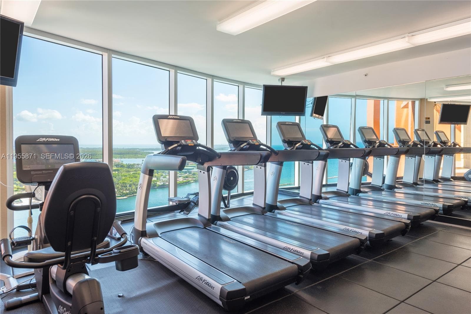 300 S Pointe Dr # 907, Miami Beach FL 33139 — 64