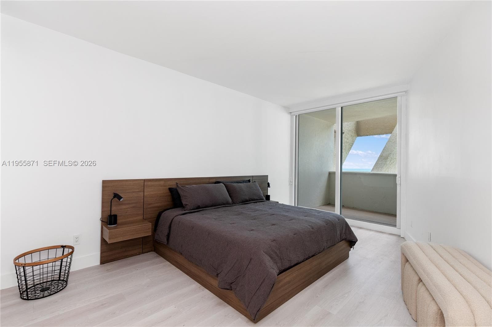 300 S Pointe Dr # 907, Miami Beach FL 33139 — 21