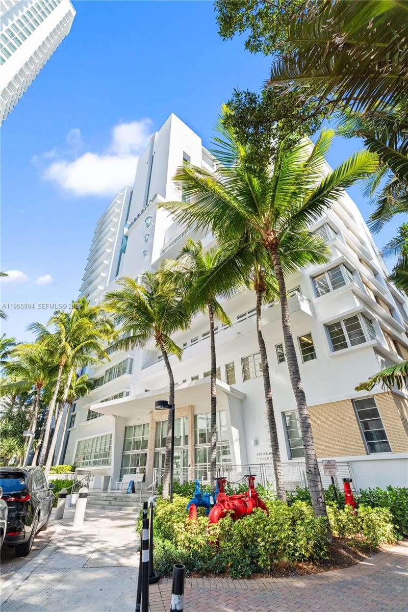 4391 Collins Ave, Miami Beach FL 33140 — 33