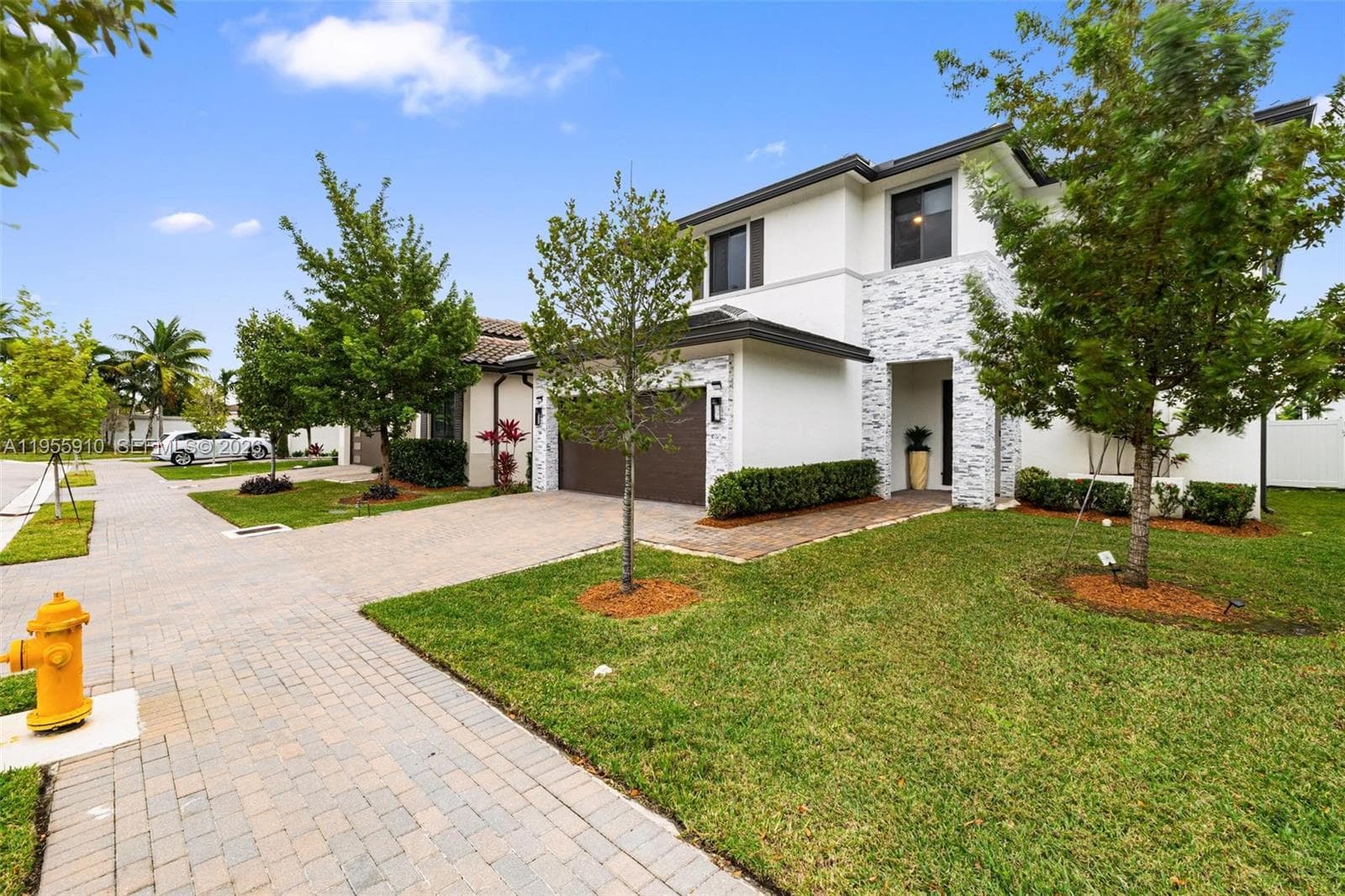 8086 NW 47th Ter, Doral FL 33166 — 2