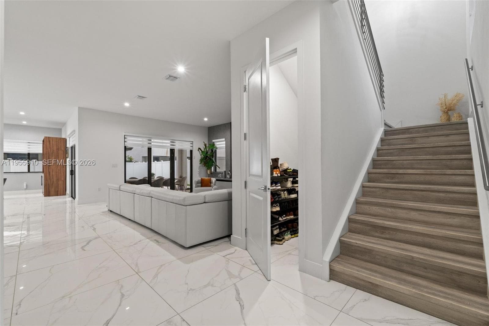 8086 NW 47th Ter, Doral FL 33166 — 6