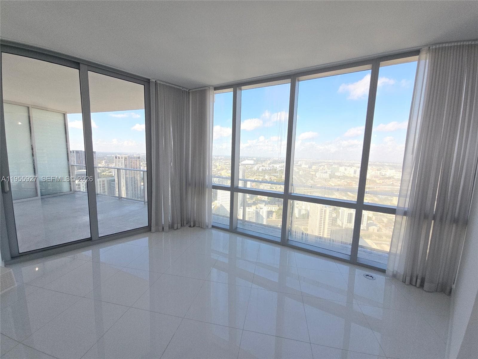 851 NE 1st Ave # 4604, Miami FL 33132 — 2