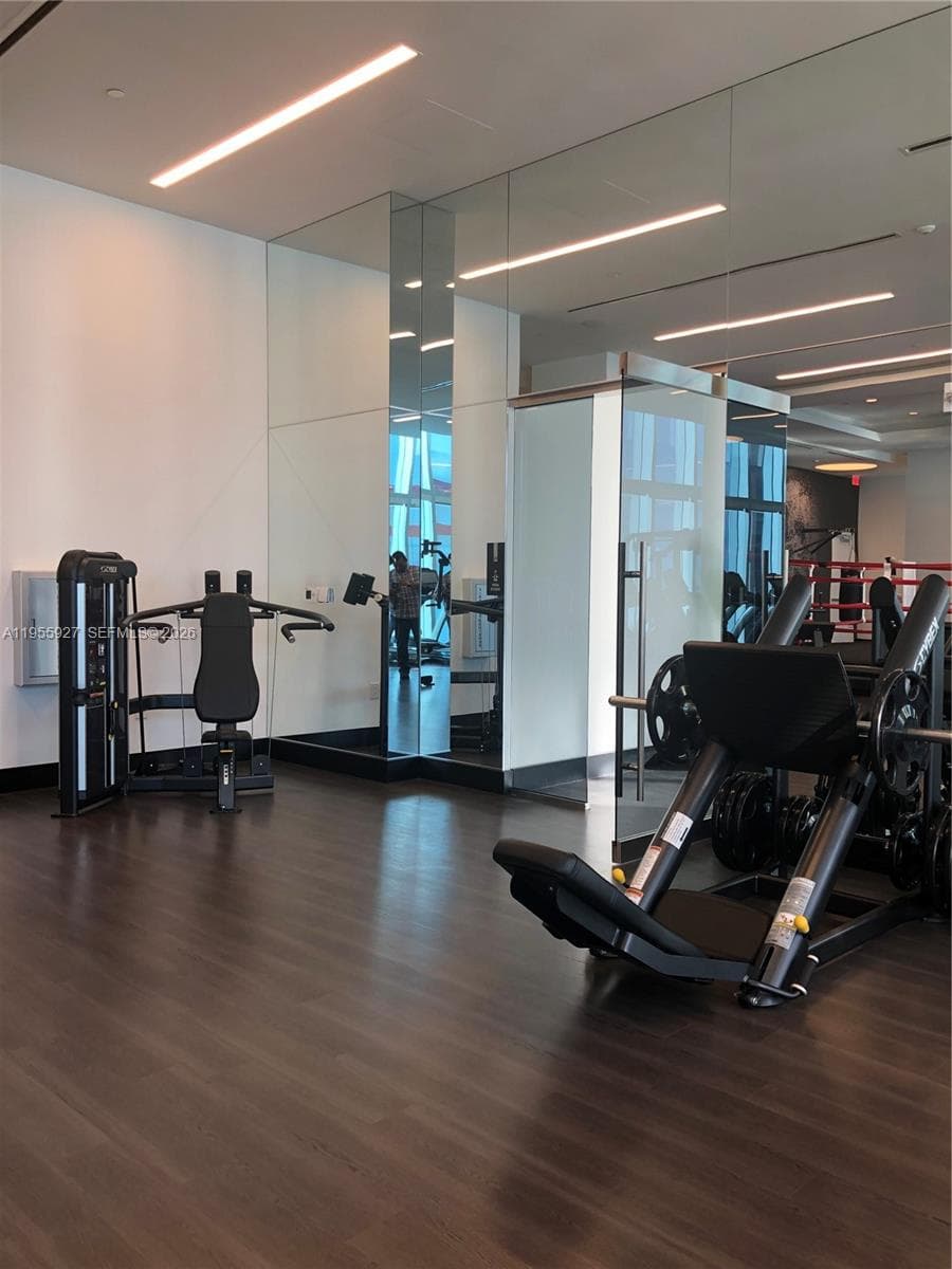 851 NE 1st Ave # 4604, Miami FL 33132 — 52