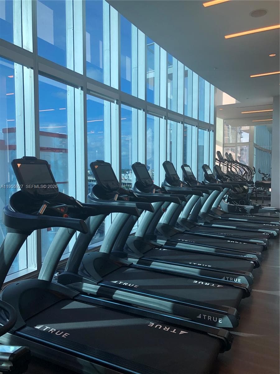 851 NE 1st Ave # 4604, Miami FL 33132 — 56