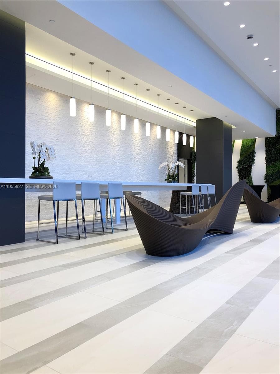 851 NE 1st Ave # 4604, Miami FL 33132 — 42