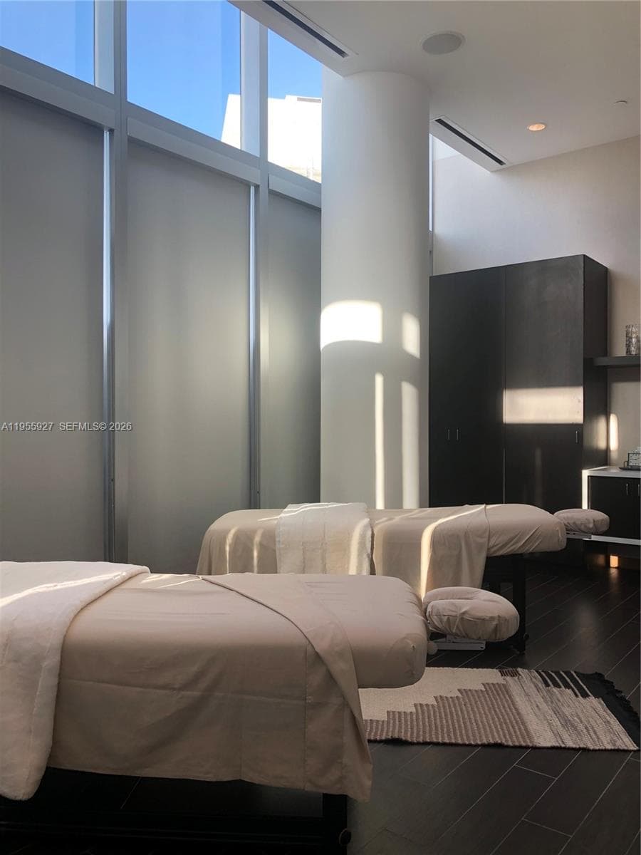 851 NE 1st Ave # 4604, Miami FL 33132 — 47