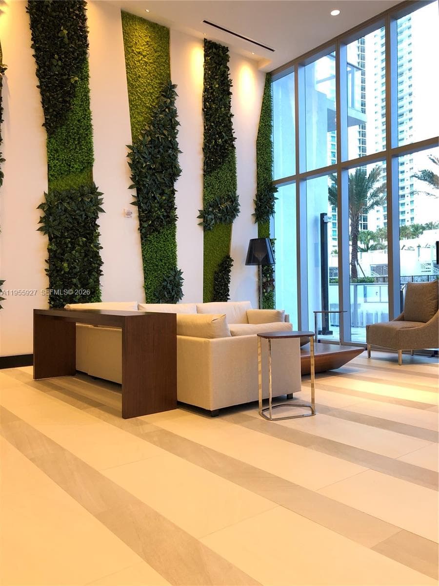 851 NE 1st Ave # 4604, Miami FL 33132 — 43