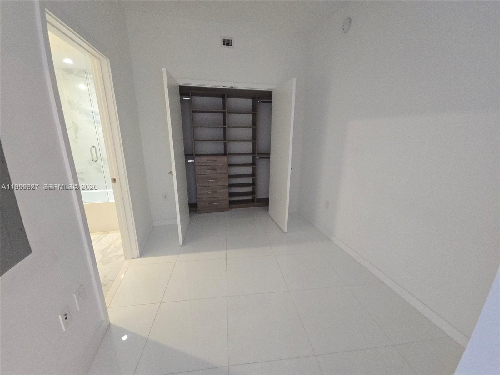 851 NE 1st Ave # 4604, Miami FL 33132 — 16