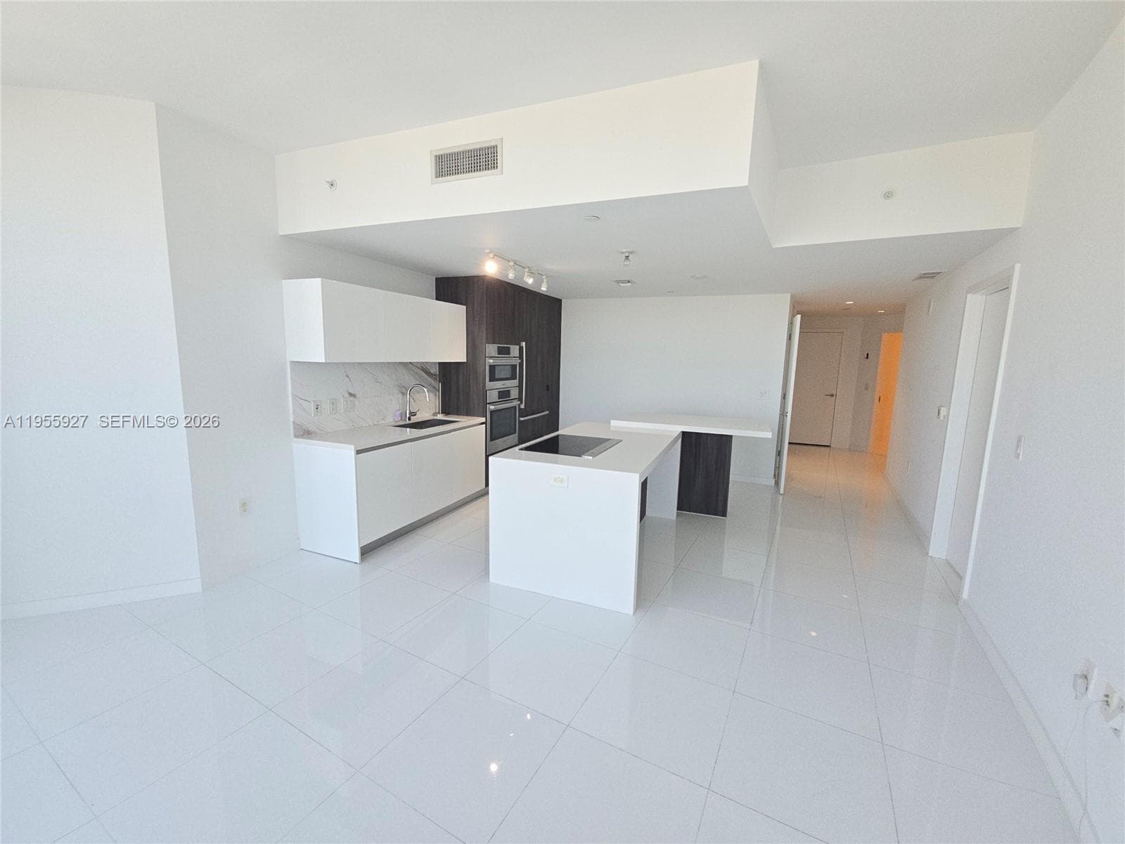 851 NE 1st Ave # 4604, Miami FL 33132 — 3