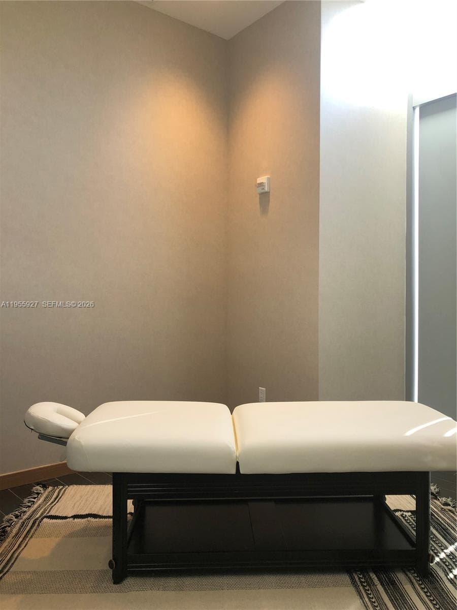851 NE 1st Ave # 4604, Miami FL 33132 — 73