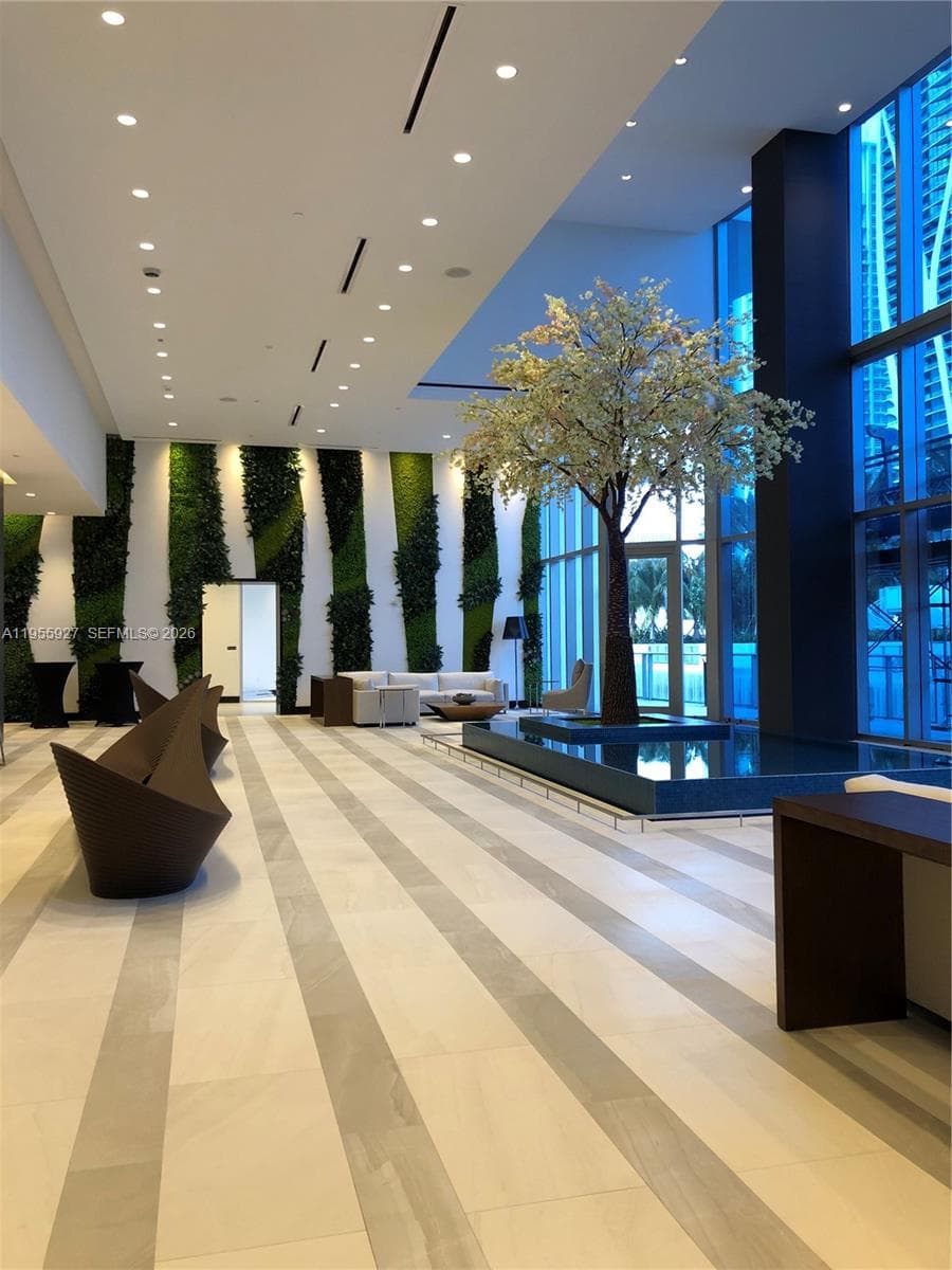851 NE 1st Ave # 4604, Miami FL 33132 — 63