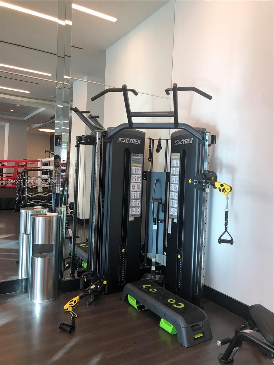 851 NE 1st Ave # 4604, Miami FL 33132 — 66