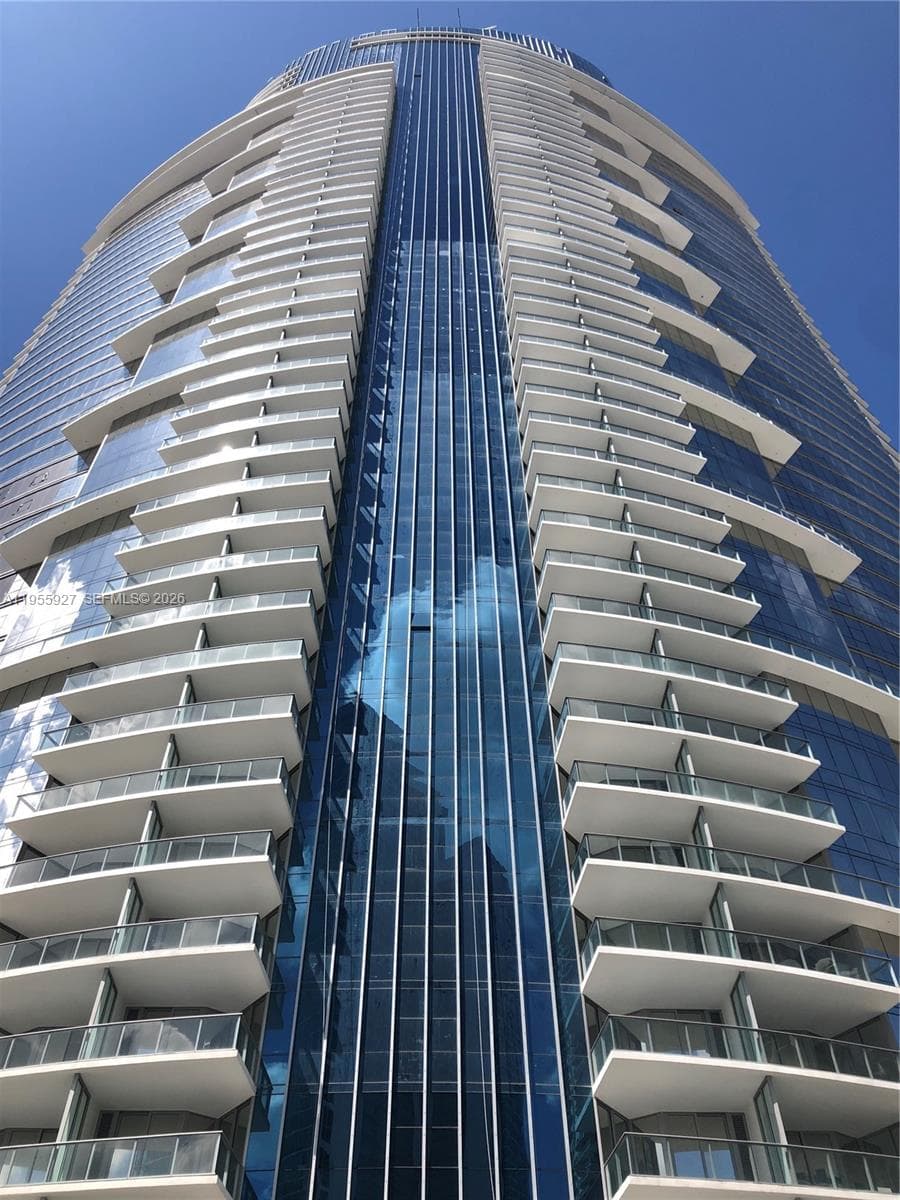 851 NE 1st Ave # 4604, Miami FL 33132 — 32