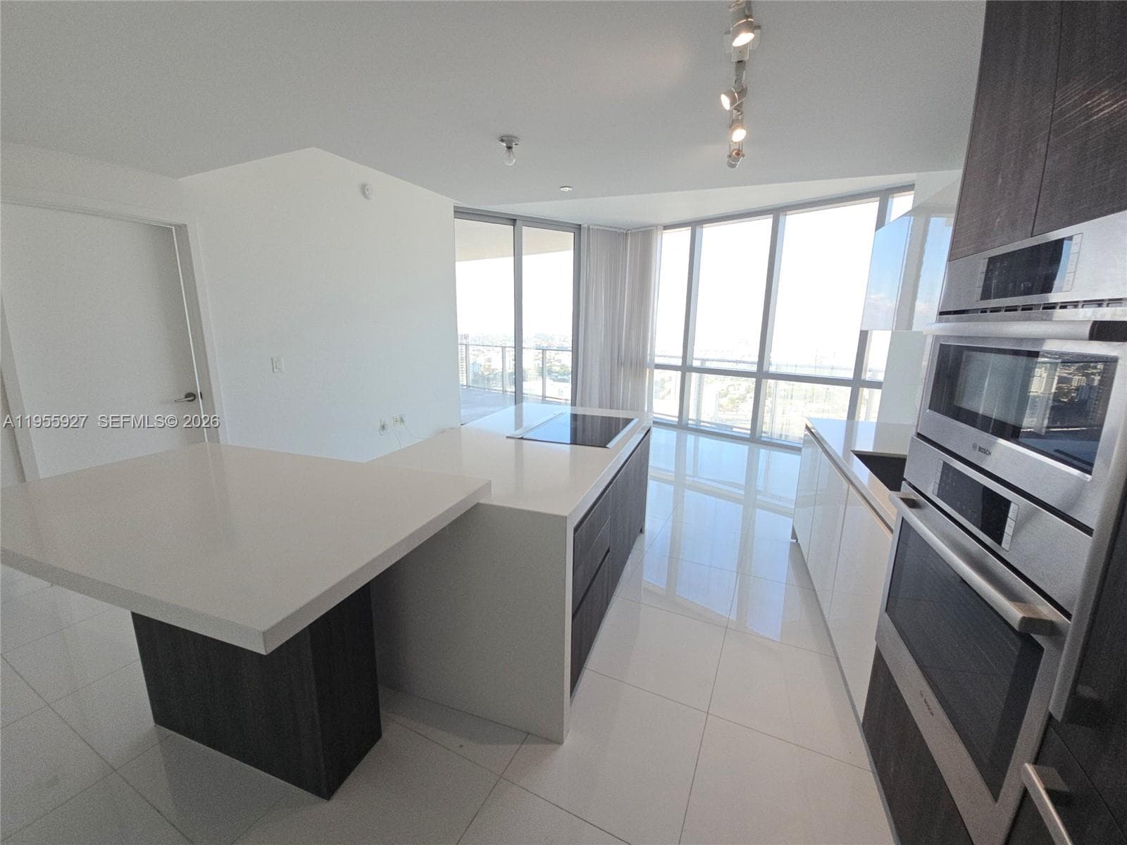 851 NE 1st Ave # 4604, Miami FL 33132 — 1
