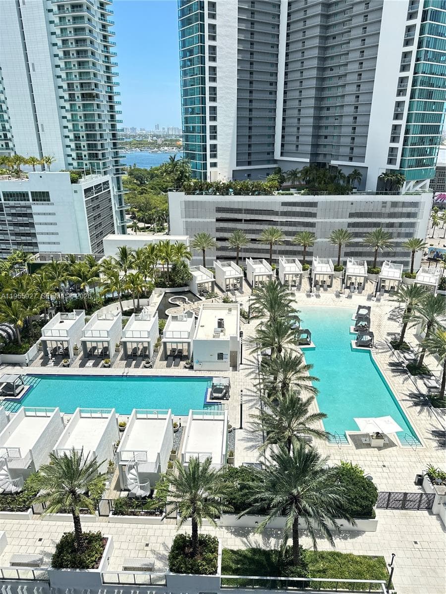 851 NE 1st Ave # 4604, Miami FL 33132 — 61