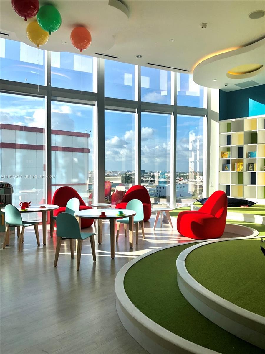 851 NE 1st Ave # 4604, Miami FL 33132 — 33
