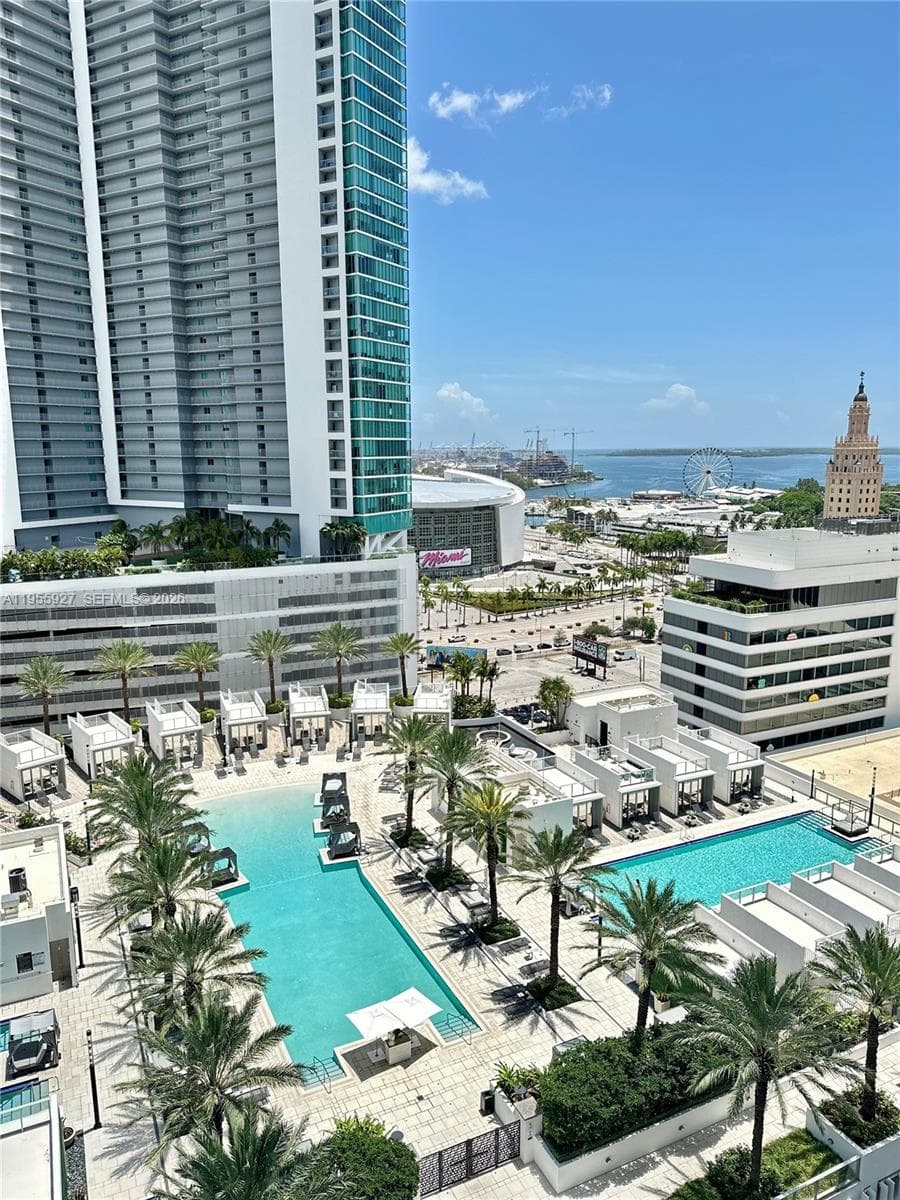 851 NE 1st Ave # 4604, Miami FL 33132 — 54