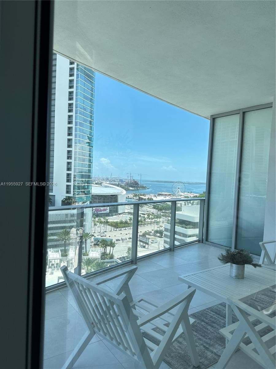 851 NE 1st Ave # 4604, Miami FL 33132 — 58