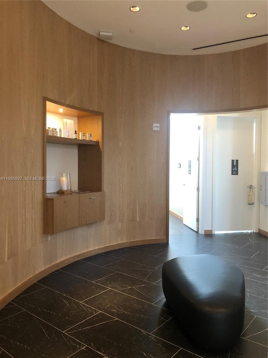 851 NE 1st Ave # 4604, Miami FL 33132 — 37