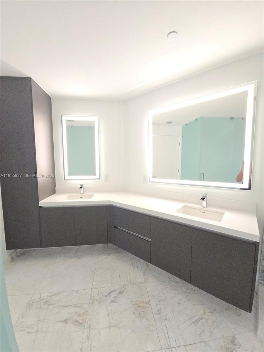851 NE 1st Ave # 4604, Miami FL 33132 — 11