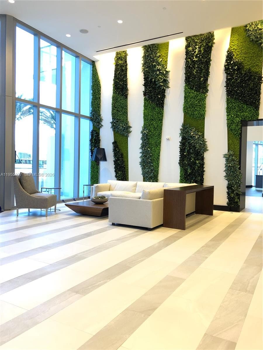 851 NE 1st Ave # 4604, Miami FL 33132 — 44