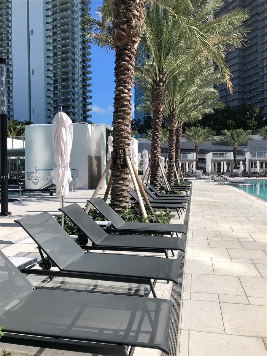 851 NE 1st Ave # 4604, Miami FL 33132 — 35