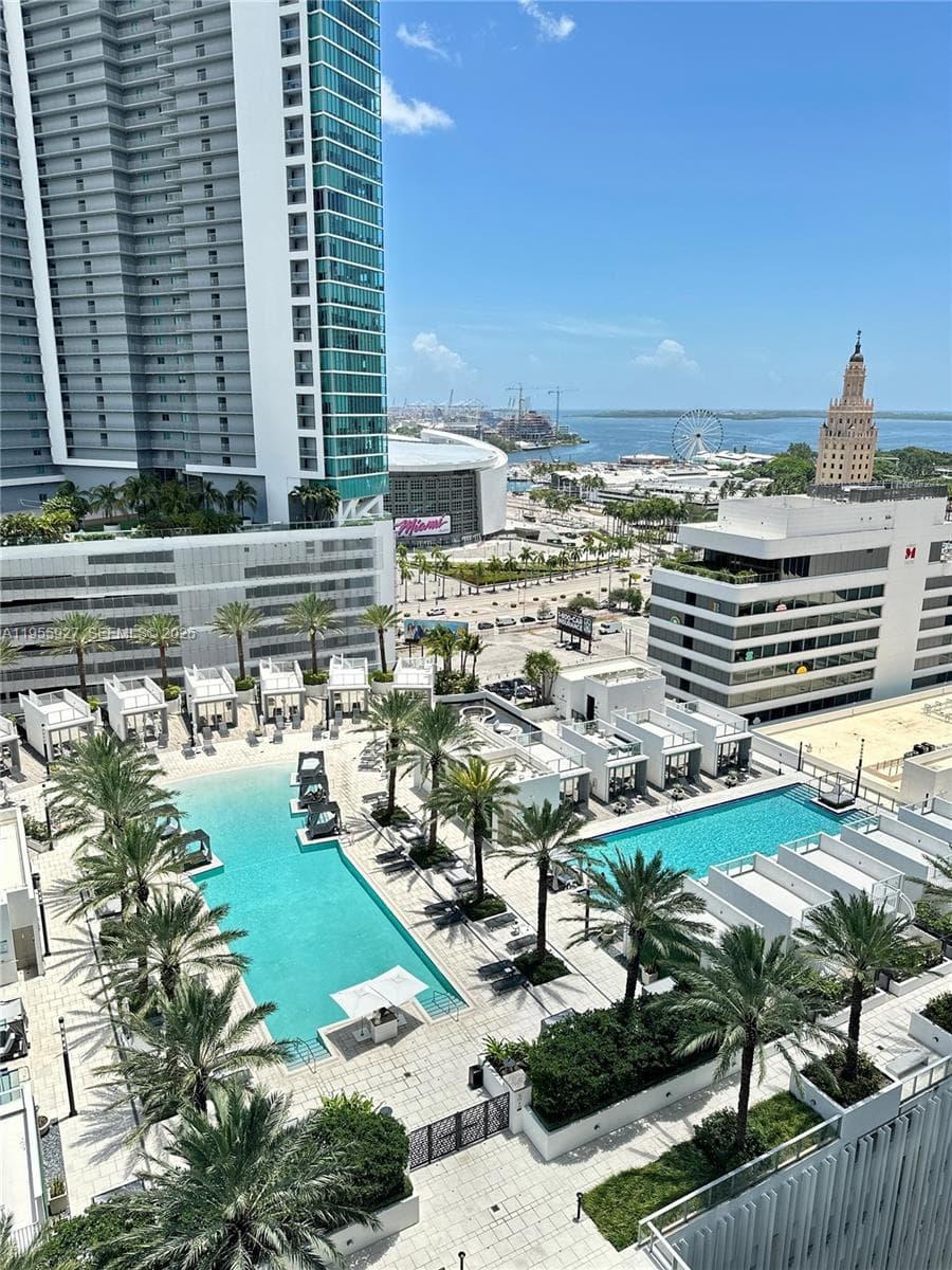 851 NE 1st Ave # 4604, Miami FL 33132 — 60
