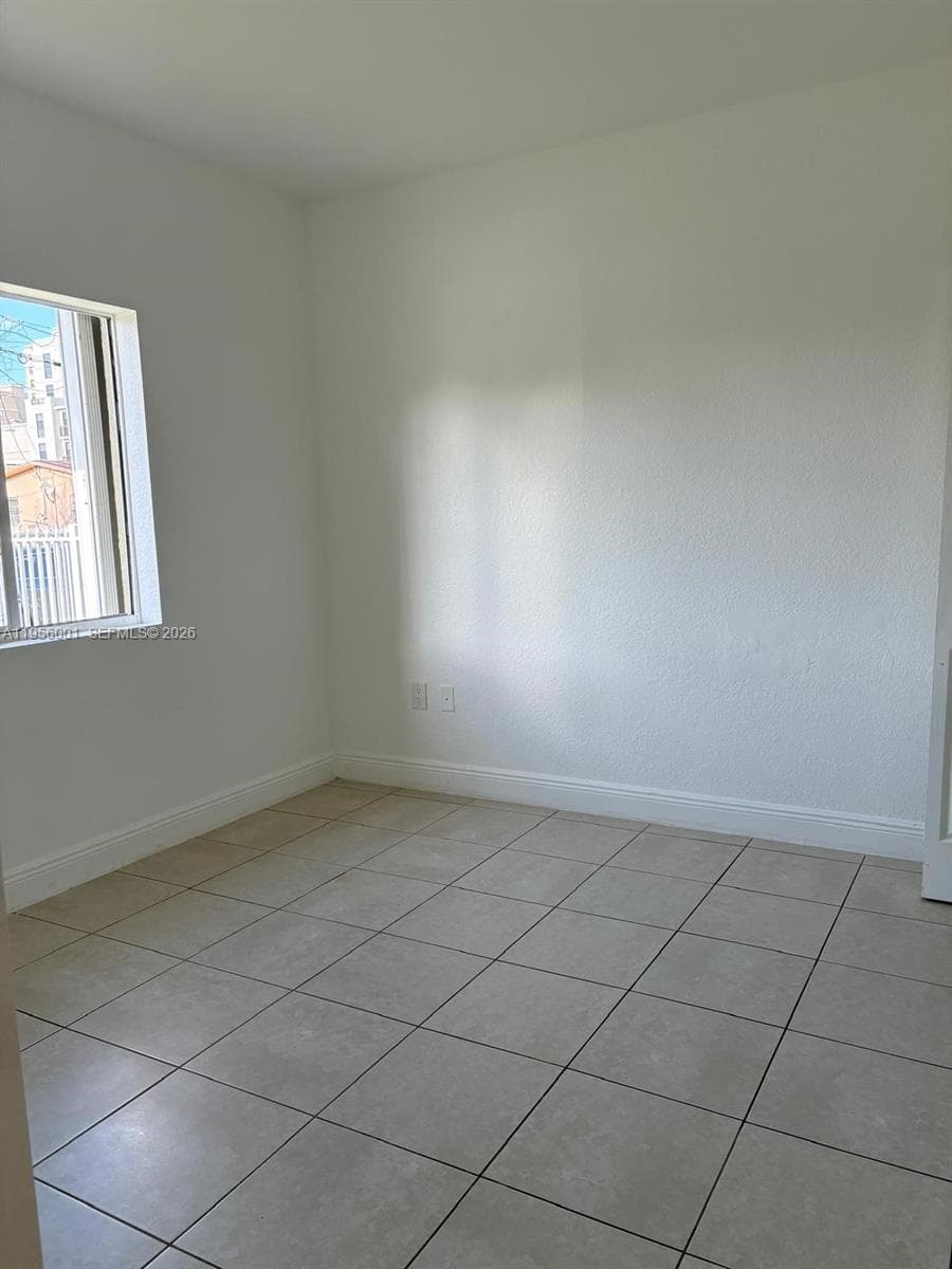 2916 NW 51st St, Miami FL 33142 — 13