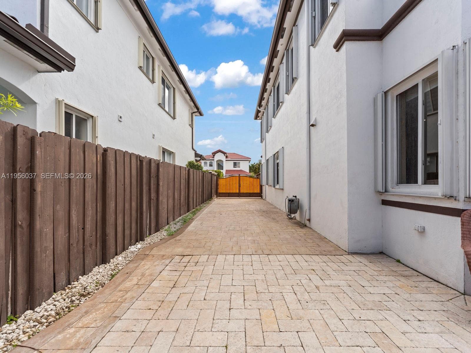 15383 SW 23rd St, Miami FL 33185 — 32