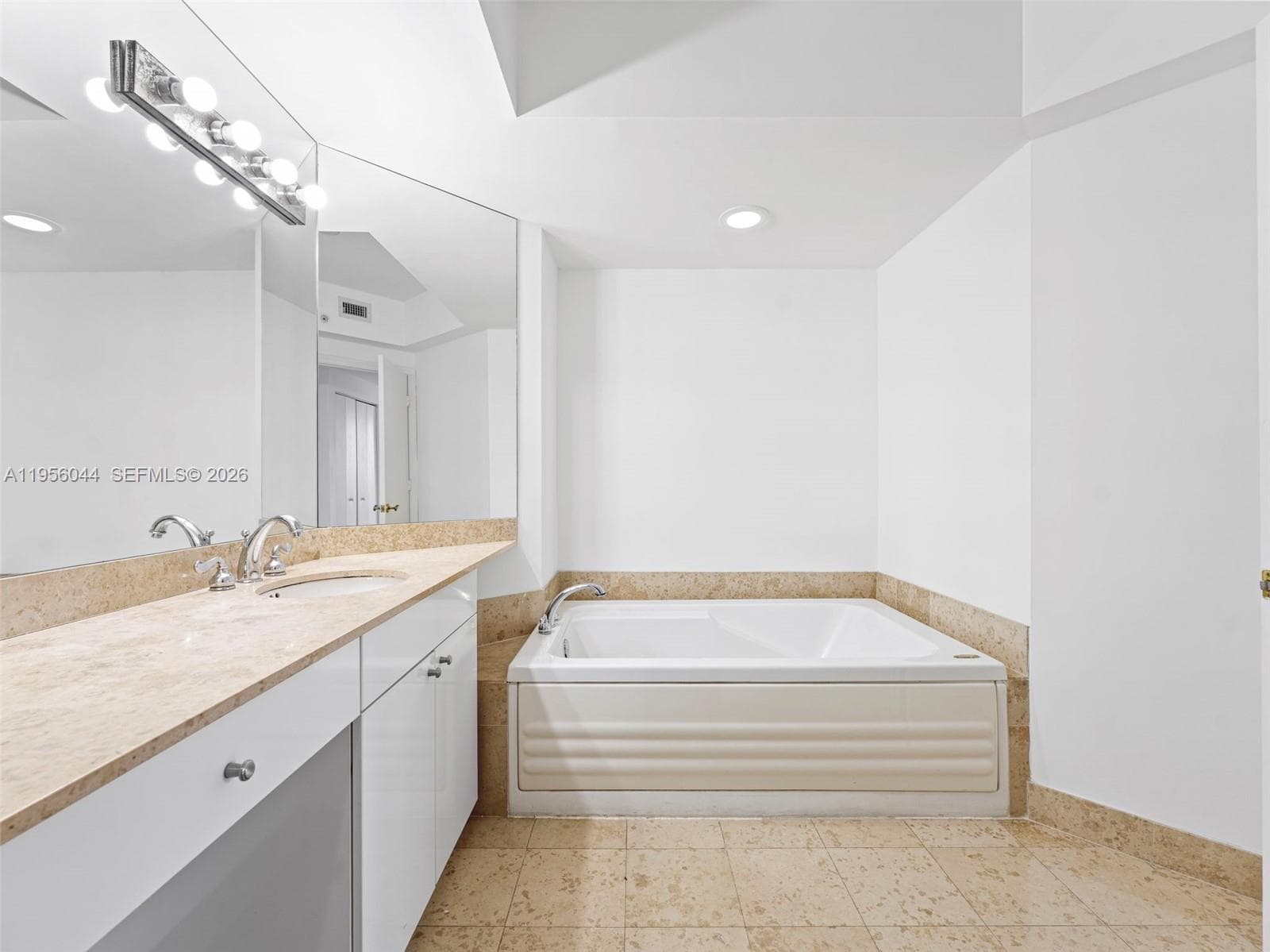 Blue Diamond Condo, Miami Beach, FL — 23